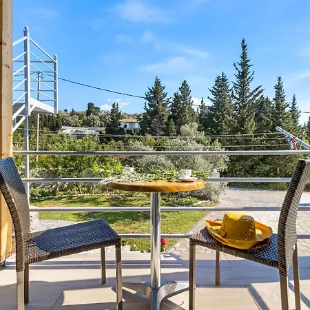 Daire Gkountis Deluxe